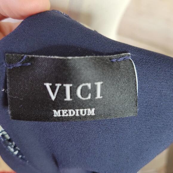 VICI Women’s Navy Brocade Metallic Shift Dress Size Medium‎ - Picture 4 of 5